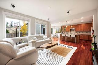 Redmond Modern 3BR Retreat Near Microsoft - 4