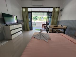 Happy Day 2, one private room "king size bed" and two open room with double bed each, total six people - 5