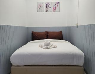 Happy Day 2, one private room "king size bed" and two open room with double bed each, total six people - 0