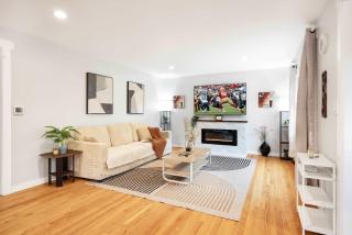 Modern 2BR Home in Ravenna Near UW Green Lake - 1