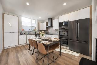 2022 Modern 3BR Tesla Charger City Views - 7