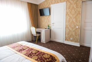 Hotel Grand Aristocrate - Dubovtsy - 4