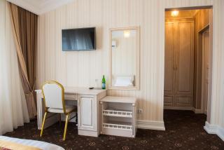Hotel Grand Aristocrate - Dubovtsy - 6