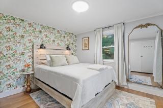 Near Ithaca! Hot Tub! LRG Home! Sleeps 14 Dogs ok! - 2