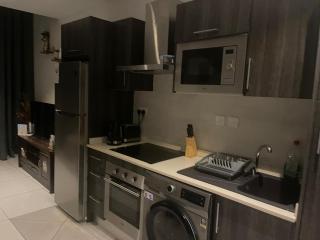 Embassy Gardens Prime Suites - 2