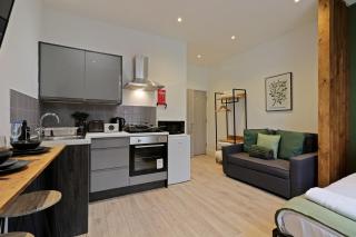 Olive Branch Apartments - Stylish Studio & 1 Bed Deluxe Apartments in the Heart of Broomhill - Hosted by Stay Host Save - 1