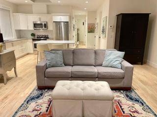 Modern, Cheerful 2 Bdrm Ohana Vacation Cottage - 0