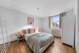 Tavistock Mews by Artsy - 3