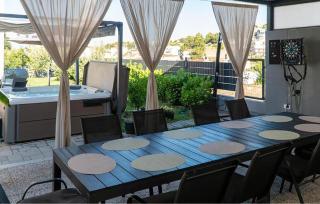 2 Bedroom Beautiful Apartment In Podstrana - 1