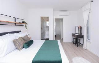 2 Bedroom Beautiful Apartment In Podstrana - 6