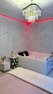 Jacuzzi Bliss by the Motława - 8