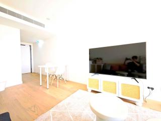 Box Hill Bright and Cozy Hotel Style One Bedroom Suite Kitchenette Ideal for Short Stays - 9