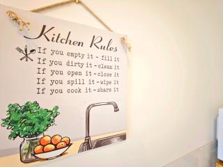 Box Hill Bright and Cozy Hotel Style One Bedroom Suite Kitchenette Ideal for Short Stays - 4