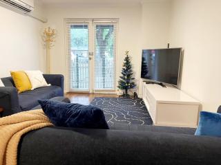 Cosy Ground Floor Walk to Adelaide Oval, City, Zoo & More - 8