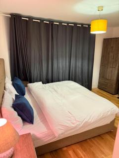 London Luxury Self-Catering Apt with Sleep 6 - 0