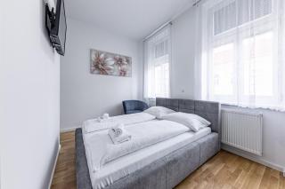 Compact Luxury by JR City Apartments - 9