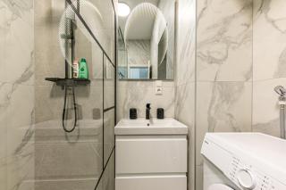 Compact Luxury by JR City Apartments - 5