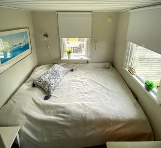 Cottage With Lake Vänern Views In Sjötorp - 3