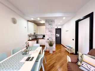 DOCK OF THE BAY GENOVA, Stylish Apartment in the Heart of Genoa with Air Conditioning, Private free Garage, Harbour View, extra garage at 25,00 euro per night on request, Welcome kit Priority with Prosecco - 5