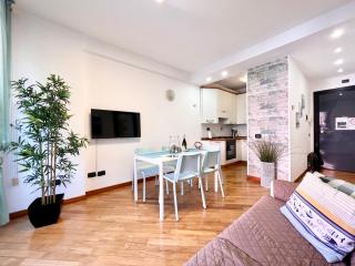 DOCK OF THE BAY GENOVA, Stylish Apartment in the Heart of Genoa with Air Conditioning, Private free Garage, Harbour View, extra garage at 25,00 euro per night on request, Welcome kit Priority with Prosecco - 8