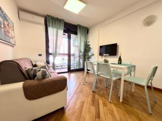 DOCK OF THE BAY GENOVA, Stylish Apartment in the Heart of Genoa with Air Conditioning, Private free Garage, Harbour View, extra garage at 25,00 euro per night on request, Welcome kit Priority with Prosecco - 3