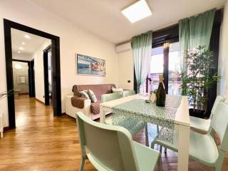 DOCK OF THE BAY GENOVA, Stylish Apartment in the Heart of Genoa with Air Conditioning, Private free Garage, Harbour View, extra garage at 25,00 euro per night on request, Welcome kit Priority with Prosecco - 7