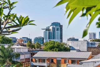 Redfern Penthouse - Stunning CBD views and Parking - 8