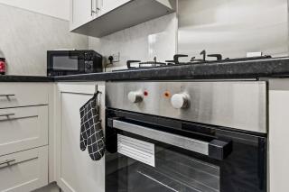 Premium Failsworth Stay - Sleeps up to 7! - 2