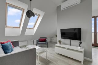 Aura III Apartments & Free Parking by Downtown Apartments - 2