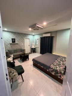 Penthouse Apartment Islamabad B17 Outdoor Dining - 8