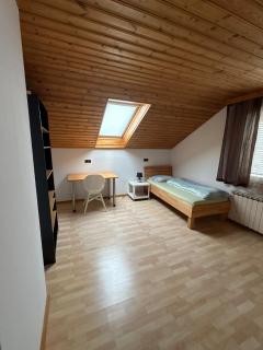 Danner Appartements Regau - Möblierte Langzeit- & Monteurapartments nahe Gmunden, Laakirchen, Salzburg & Wels I Vollmöbliert & mit Parkplatz - 0