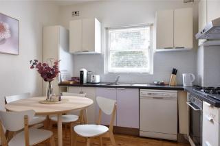 JLs Bondi Escape - Walk to beach and Shopping - 6