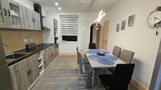 Jasmin's House, 3-bedroom entire house - 9