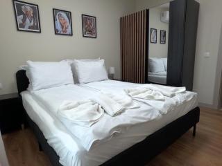 Contemporary Homes with Balcony - 7