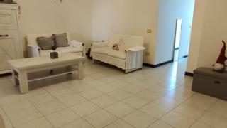 Natural light everywhere 2 bedrooms kitchen and living room - 3