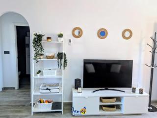 Sunny Getaway with Pool & Rooftop Views VM77 - 4