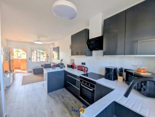 Sunny Getaway with Pool & Rooftop Views VM77 - 3