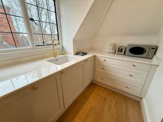 Beautiful Escape to The Gables in Old Town - 5