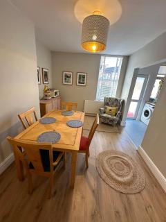 Cosy Victorian 2 bed - Nr Penny Lane with parking - 2