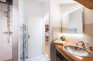 Stylish triplex gem in historic pedestrian center - 2