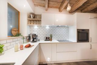 Stylish triplex gem in historic pedestrian center - 1