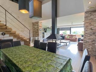 Espectacular casa con piscina - 1