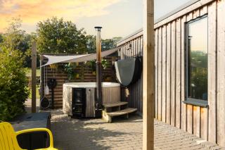 The Birdbox - Unique Hot Tub Cabin in Millport - 8