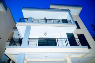 Golden Apartment - 1