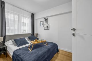 Wola Apt - 8th Floor, Tram&Bus Nearby - 9