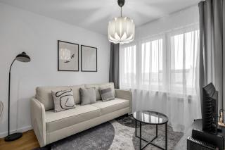 Wola Apt - 8th Floor, Tram&Bus Nearby - 0