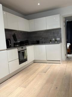 Skyline Serenity Docklands Penthouse by Quibid Stays - 8