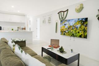 Logan Reserv 5BR Near Large Business District Fully Air-Conditioned With Parking - 0