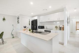 Logan Reserv 5BR Near Large Business District Fully Air-Conditioned With Parking - 2