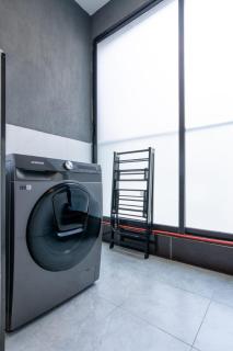 Stylish 3BR apartment with majestic skyline views - 4